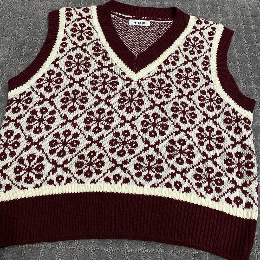 Korean Vintage Floral Pattern Knitted Sweater Vest - Burgundy - Picture 2 of 3